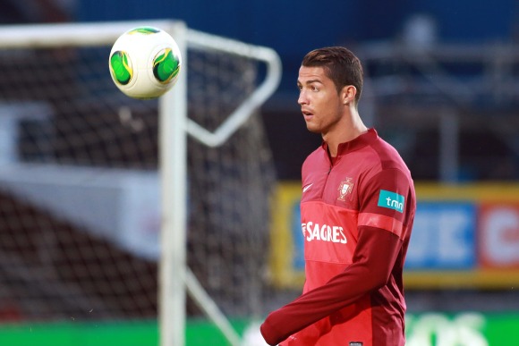 Cr7-entreno-portugal-2013-efe.jpg