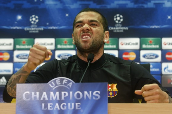 Alves-gesto-2014-micro-rp-champions-reuters.jpg
