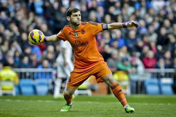 casillas-depor-saque-efe.jpg