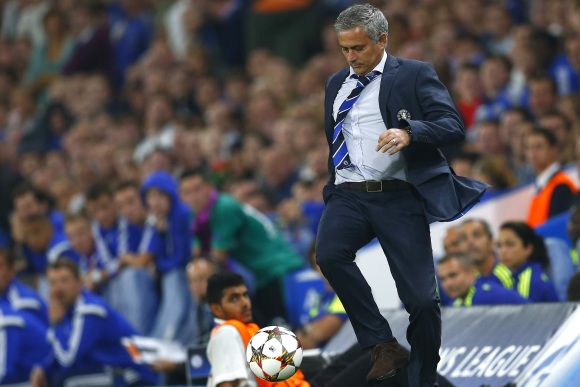 mourinho-balon-chelsea-reuters.jpg