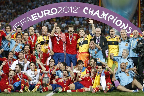 Espana-celebra-Euro-banderas-2012.jpg