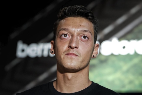 Ozil-pp-promocionmadrid-2013-efe.jpg