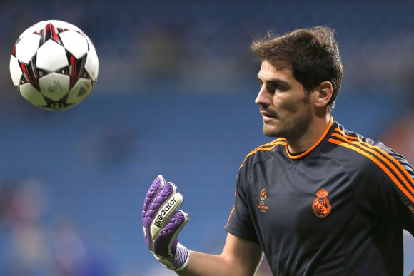 Casillas-entreno-Champions-2013-efe-bernabeu.jpg