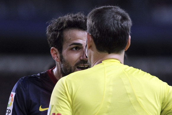 Cesc-discute-arbitro-2013-efe.jpg