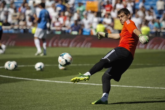 Casillas-calentamiento-2013-efe.jpg