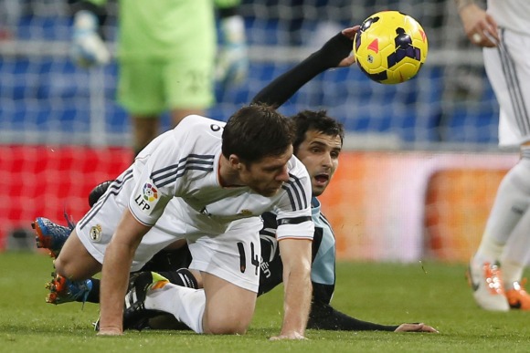 Xabi-Alonso-Celta-2014-efe-suelo.jpg