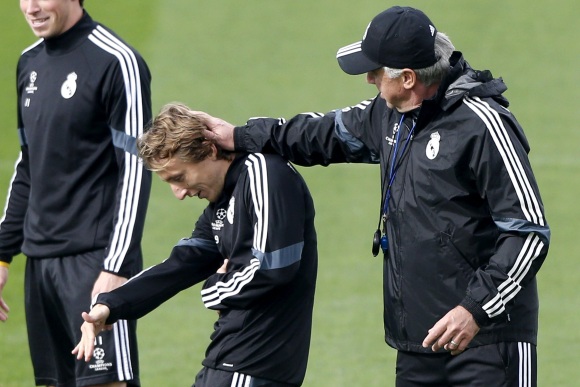 ancelotti-modric-entreno-efe.jpg