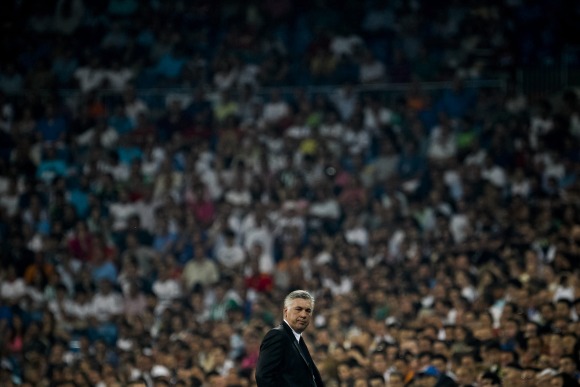 Ancelotti-grada-bernabeu-2013-efe.jpg