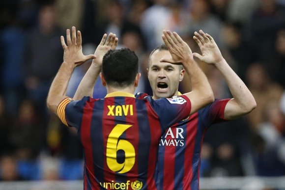 Xavi-Iniesta-aplaude-2014-efe.jpg