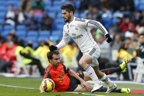 Isco-regate-Mikel-Gonzalez-2015-efe.jpg