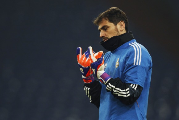 Casillas-mirada-entreno-2015-reuters.jpg