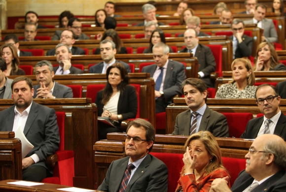 mas-junqueras-parlament-efe.jpg