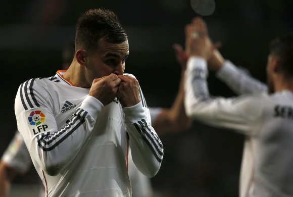 Jese-besa-escudo-2014-reuters-atco.jpg