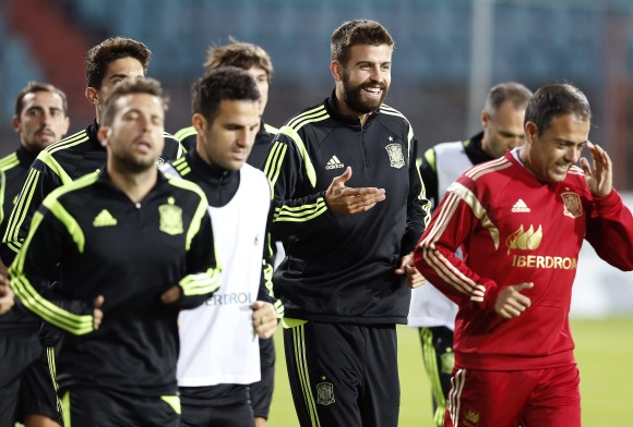 Pique-entreno-espana-2014-efe.jpg