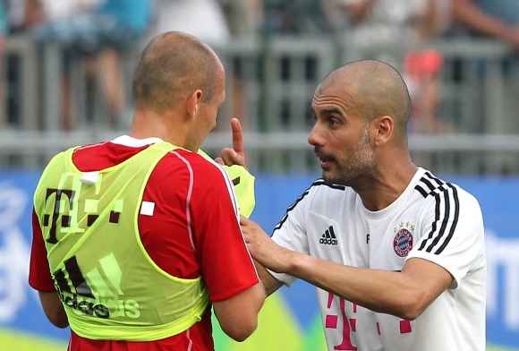 Guardiola-cara-acara-Robben-2013-efe.jpg