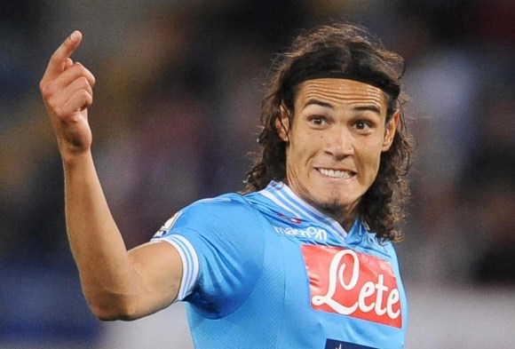 Cavani-Senala-2013-efe.jpg