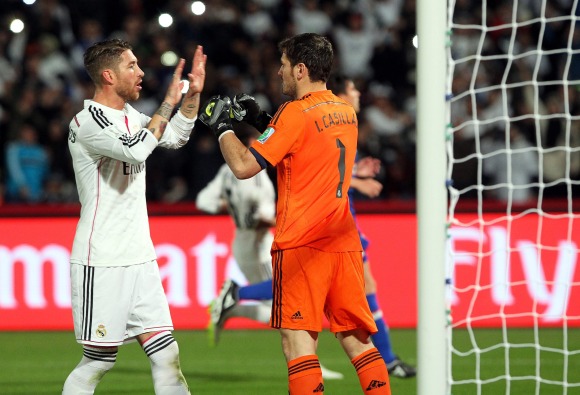 Casillas-Ramos-felicitacion-Mundial-clubes-2014-efe.jpg