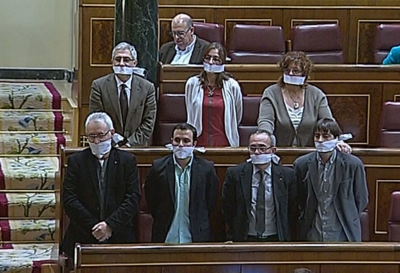 iu-mordaza-efe.jpg