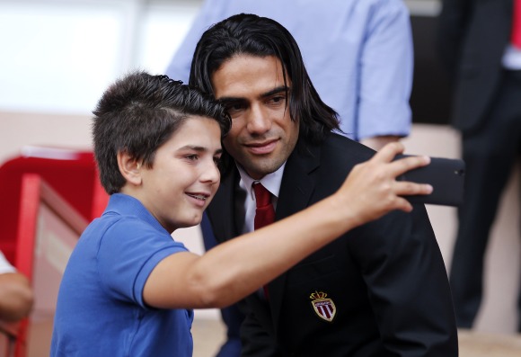 Falcao-selfie-nino-2014-reuters.jpg