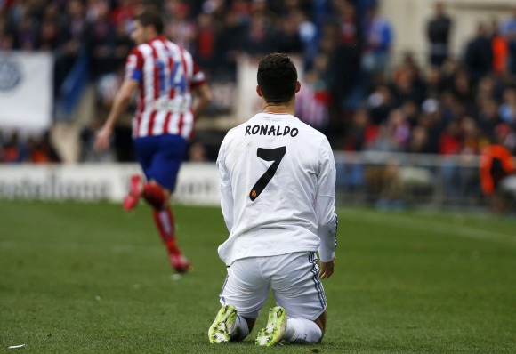 CR7-rodillas-calderon-2014.jpg