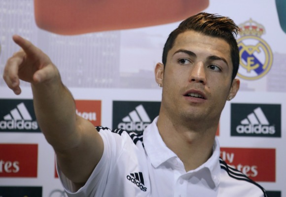 CR7-senala-rp-2013-reuters.jpg