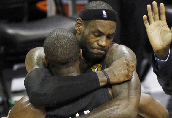Lebron-abraza-wade-2013-reuters.jpg