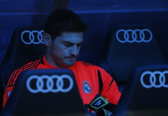 Casillas-banquillo-naranja-2013-Reuters.jpg