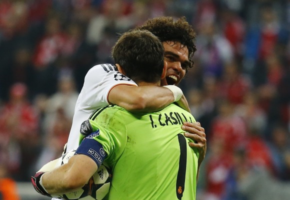 Pepe-Casillas-abrazo-2014-reuters-champions.jpg