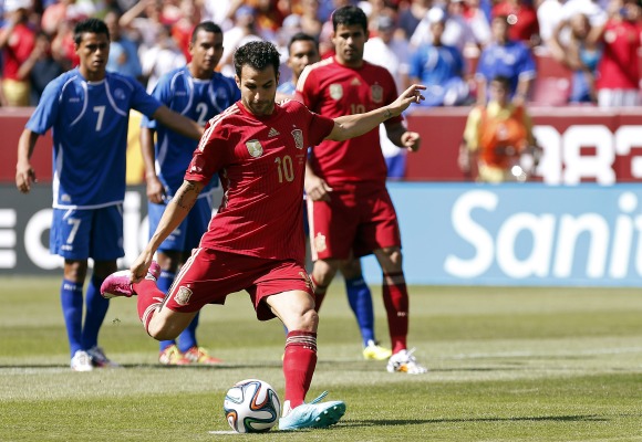 cesc-penalti-elsalvador-2014-reuters.jpg