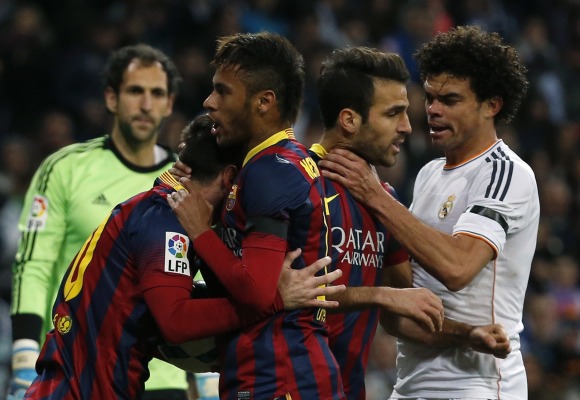 Pepe-Cesc-agarra-cuello-2014-reuters.jpg