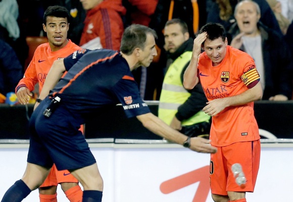 messi-arbitro-mestalla-efe.jpg