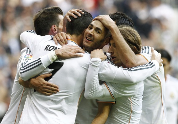 Benzema-celebra-RM-Rsoc-2013-EFE.jpg