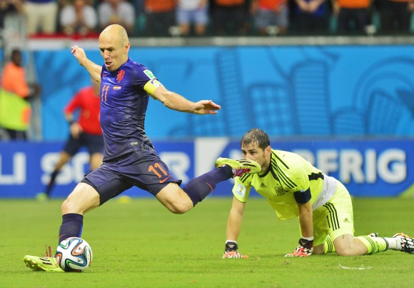 robben-casillas-efe.jpg