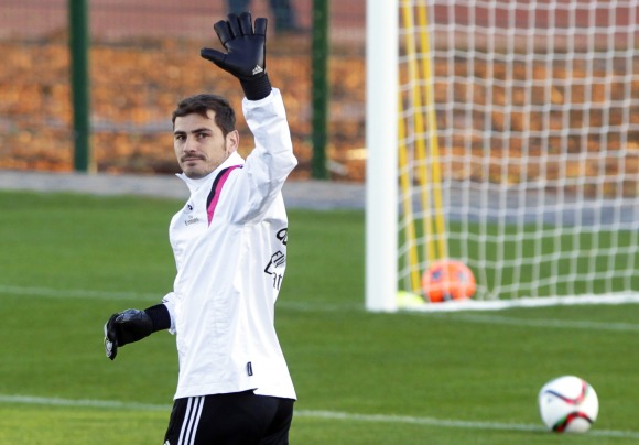 Casillas-adios-entreno-mundialito-2014-efe.jpg