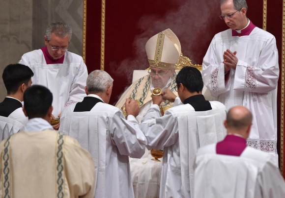 Papa-Francisco-misa-31diciembre-2014-efe.jpg