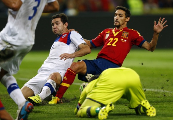 Navas-Chile-2013-gol-reuters.jpg