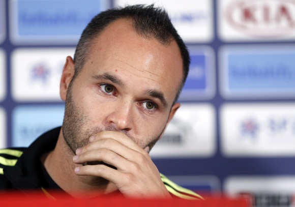 iniesta-rp-eslovaquia-efe.jpg