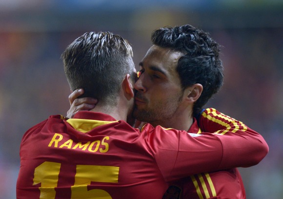 Ramos-Arbeloa-beso-seleccione-2013.jpg