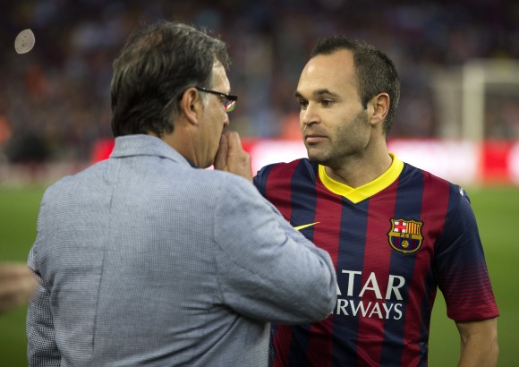 Iniesta-Tata-2014-martino-efe.jpg