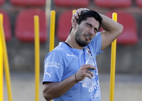 Luis-Suarez-calor-Mundial-Brasil-2014-efe.jpg