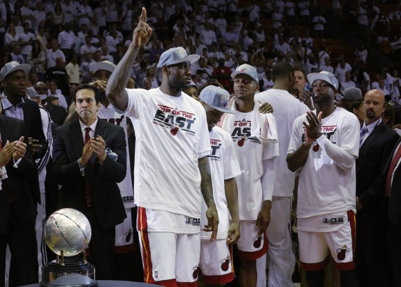 LeBron-celebra-conferencia-este-2013-reuters.jpg