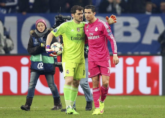 Casillas-CR7-felicitan-Schalke-2015-efe.jpg