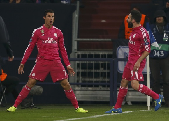 cristiano-celebra-schalke-rosa-reuters.jpg