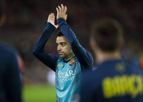 Xavi-aplaude-CampNou-2014-efe.jpg