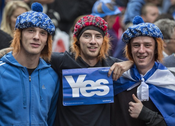 Votantes-si-escocia-2014-efe.jpg