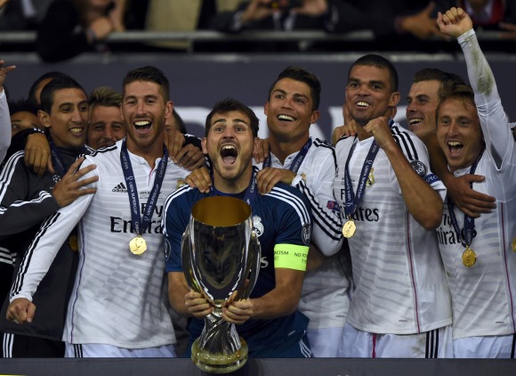 Casillas-levanta-Supercopa-europa-2014-reuters.jpg