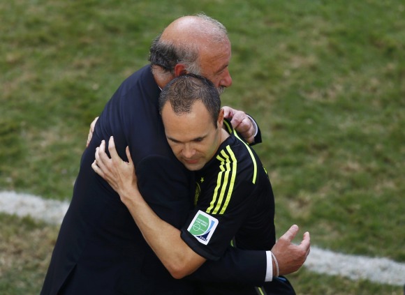 Iniesta-DelBosque-abrazo-2014-Reuters.jpg