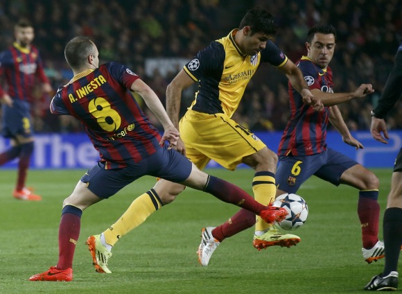 Iniesta-Xavi-Diego-Costa-2014-reuters.jpg