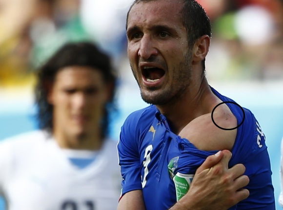 mordisco-chiellini-reuters.jpg