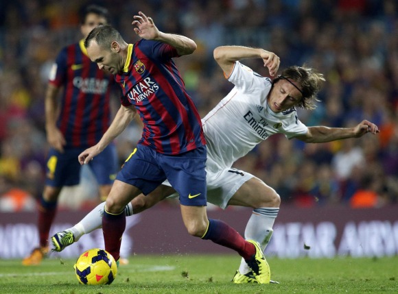 Iniesta-Modric-2013-clasico-efe.jpg
